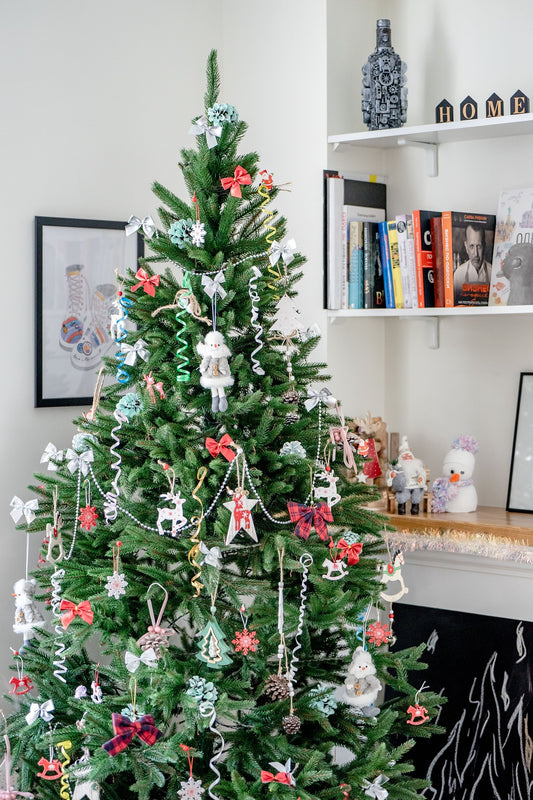 How to Keep Your Real Christmas Tree Fresh and Festive All Season Long 🎄